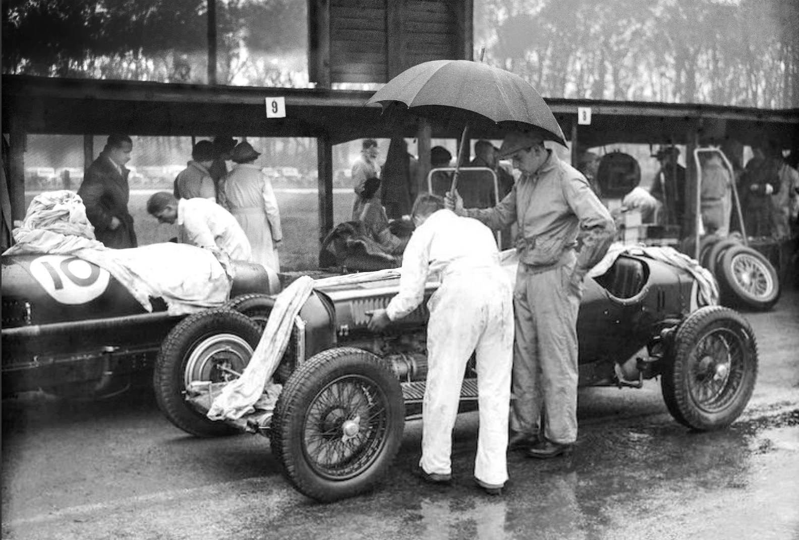 This 1932-34 Alfa Romeo Tipo B Grand Prix Monoposto is an important car in motor racing history from every angle, partially because it was a significant new design at the pinnacle of motorsport in period, partially because it won the 1935 Donington Grand Prix and partially because its first owner was the Scuderia Ferrari team which acted as the factory racing team for Alfa Romeo prior to WW2. Scuderia Ferrari went on to greater things.