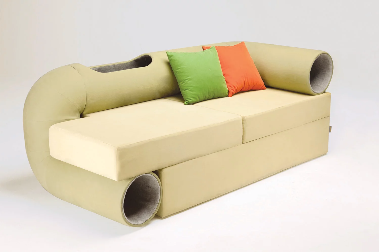 South Korean designer Seungji Mun has created a sofa concept that is designed to keep your cat happy as you sit back and relax