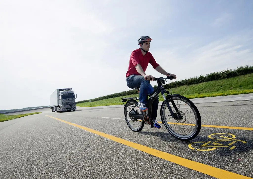 Blind Spot Assist also helps protect other road users