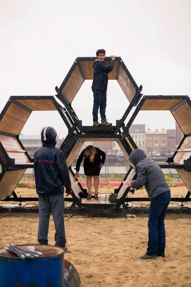 The B-And-Bee being installed at Belgium's Gentse Feesten festival (Photo: B-And-Bee)