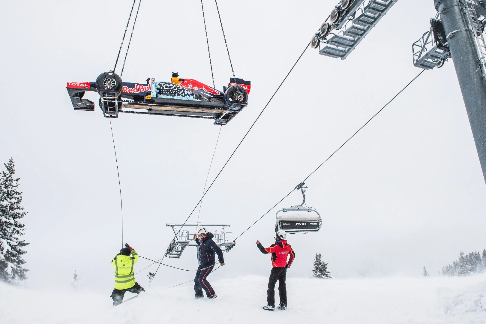 Heli-lifting the Red Bull RB7