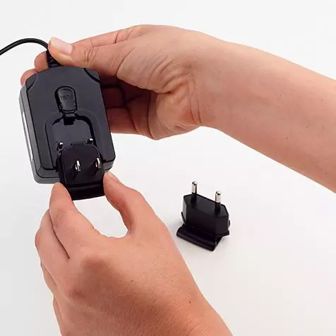 The 7146 incorporates a transcontinental AC adapter with exchangeable plugs