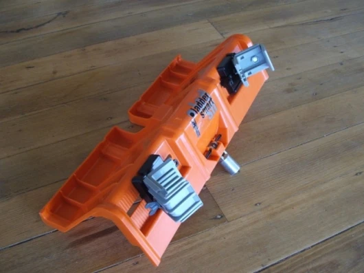 Unique 'jaw' locking system