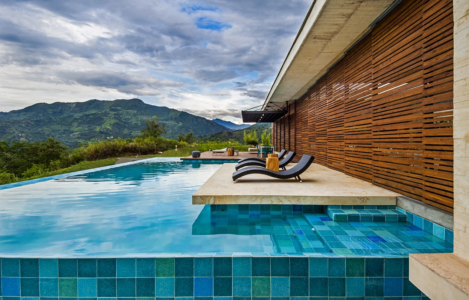 Arquitectura en Estudio and Natalia Heredia oriented Casa 7A on a north-south line, thus reducing the home's open areas from the Colombian sun's worst (Photo: David Uribe)
