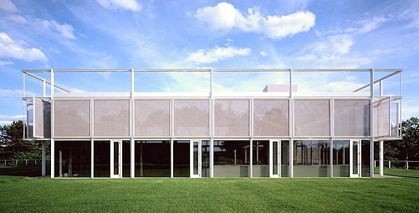 View of the celebratory space from the left side of the house (Photo: T. Phifer and Partners)