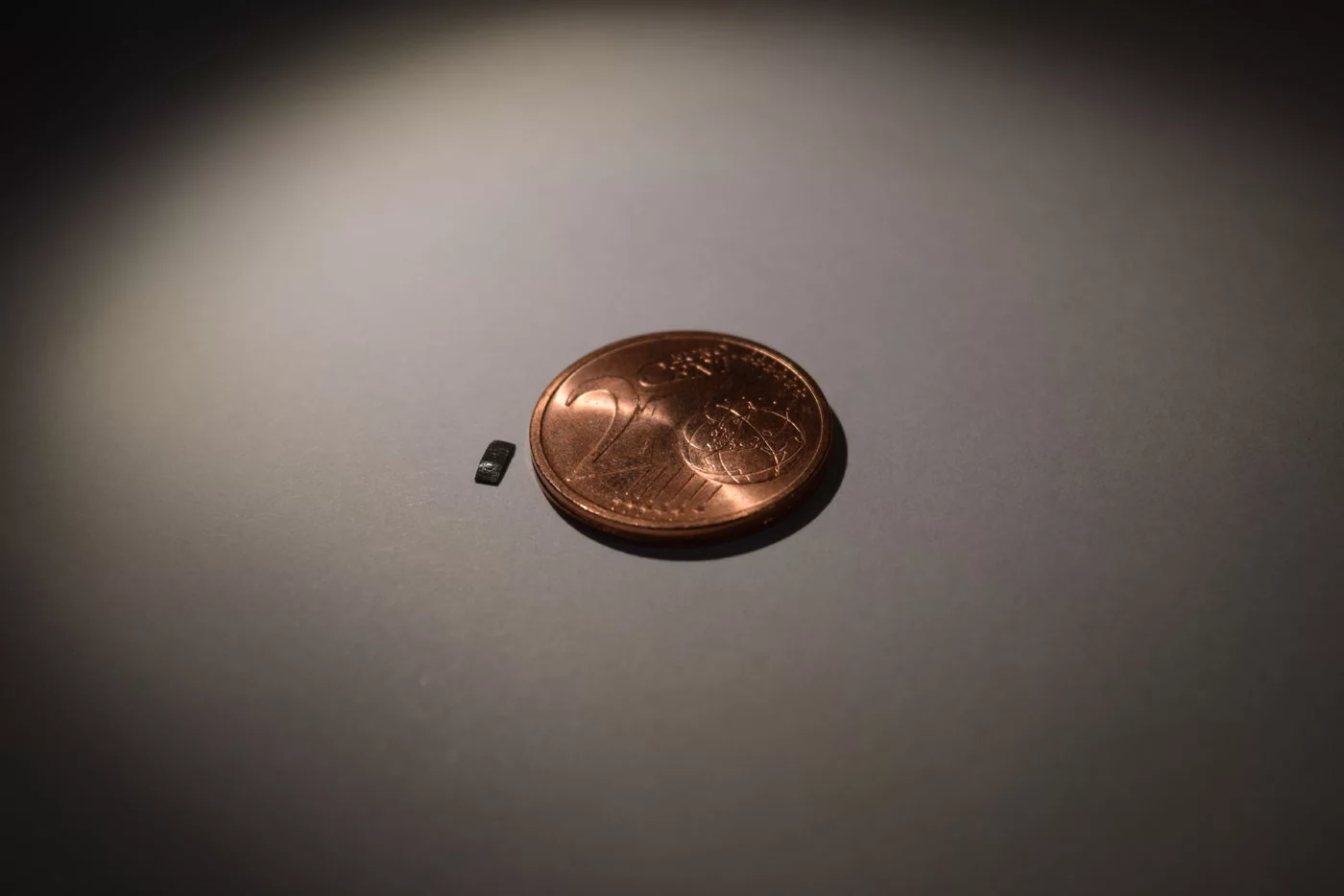 The Max Planck millirobot is a strip of elastic silicon measuring just 4 mm (0.2 in) long