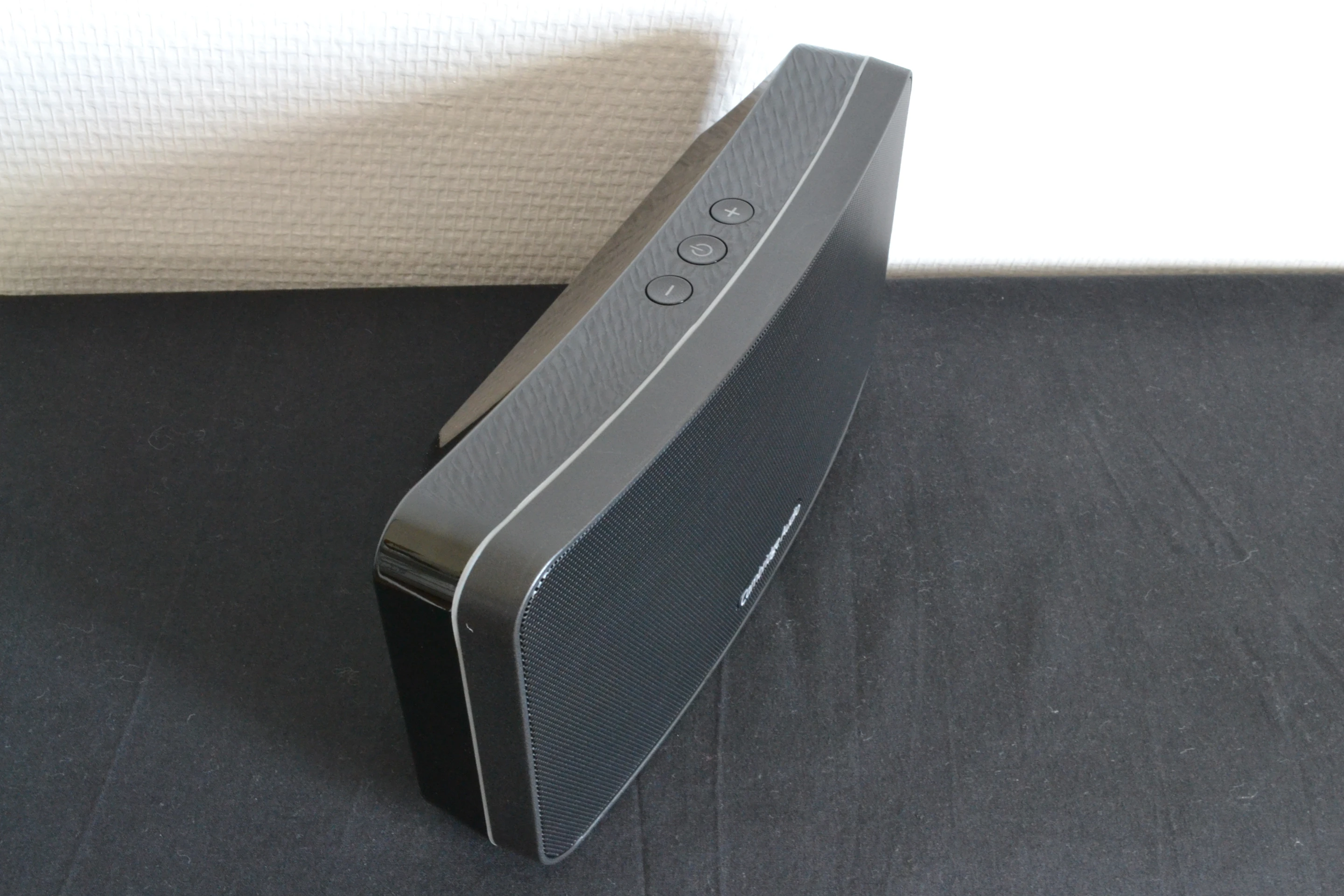 The Go's two 2-inch woofers and two titanium dome tweeters are fronted by a speaker grille that spans the whole of the front of the unit
