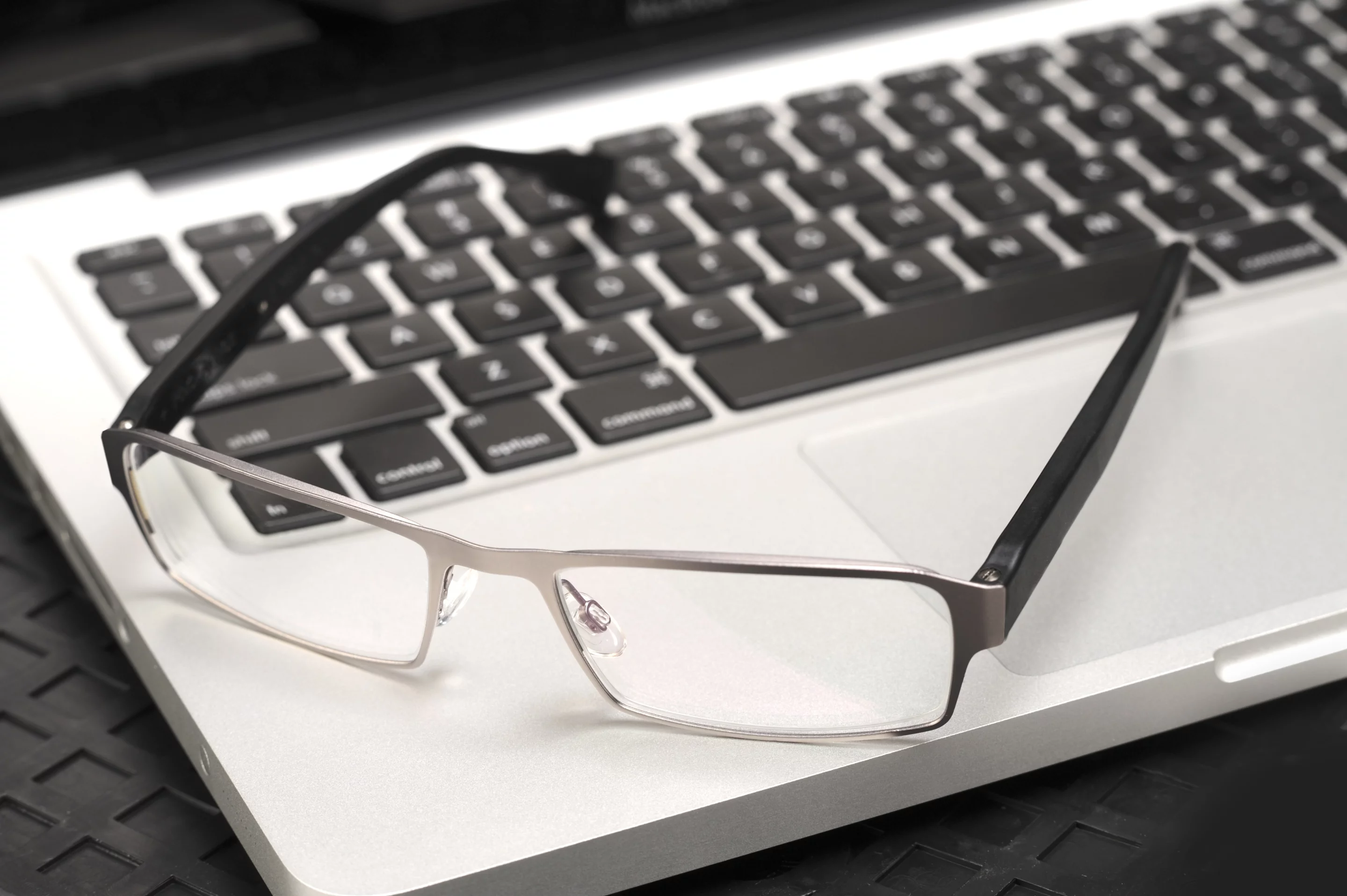 PixelOptics' emPower! electronic focusing glasses