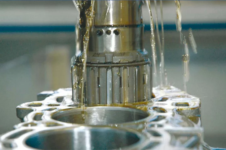 Fraunhofer's cylinder bore hole honing tool