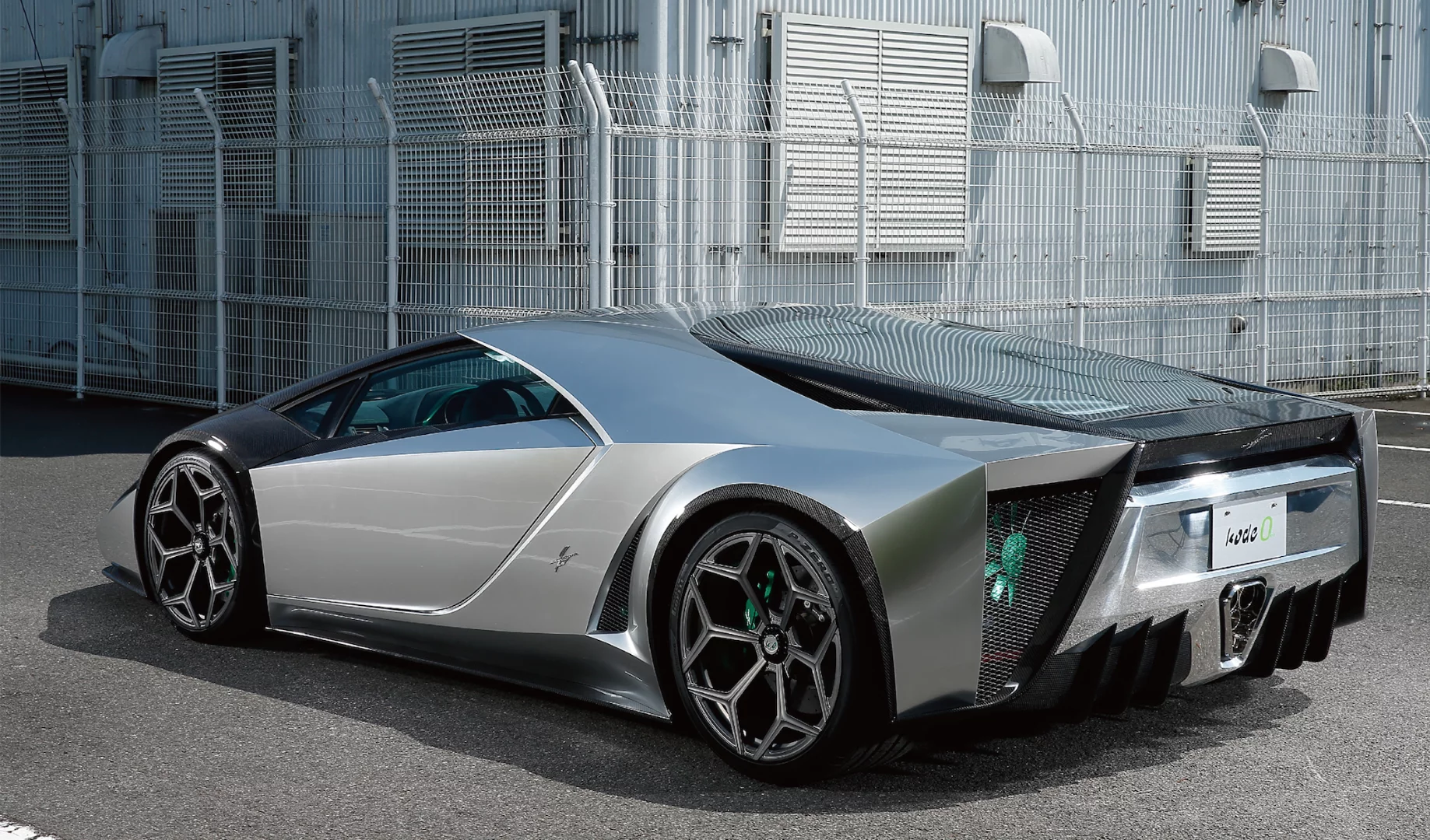 Metallic green has been used for the cooling fans in the Kode 0