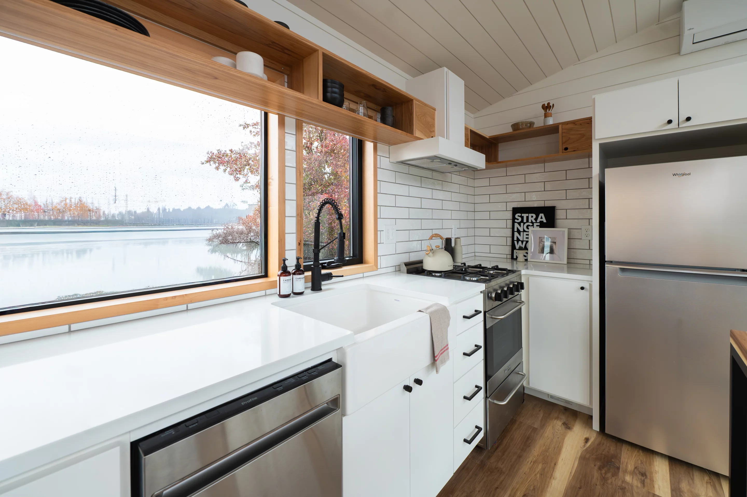 The Urban Park Max 37's kitchen has a fridge/freezer, a sink, a dishwasher, and an oven and four-burner propane-powered stove