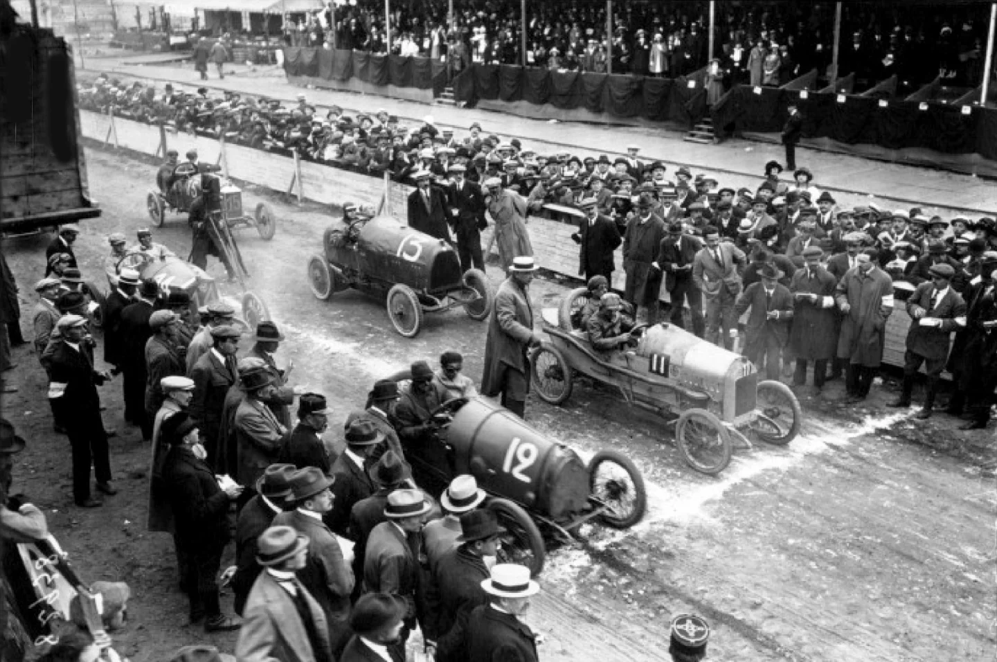 The start of the 1920 Ernest Friedrich (with winner's garland) after the 1920 "VIII Coupe des Voiturettes"