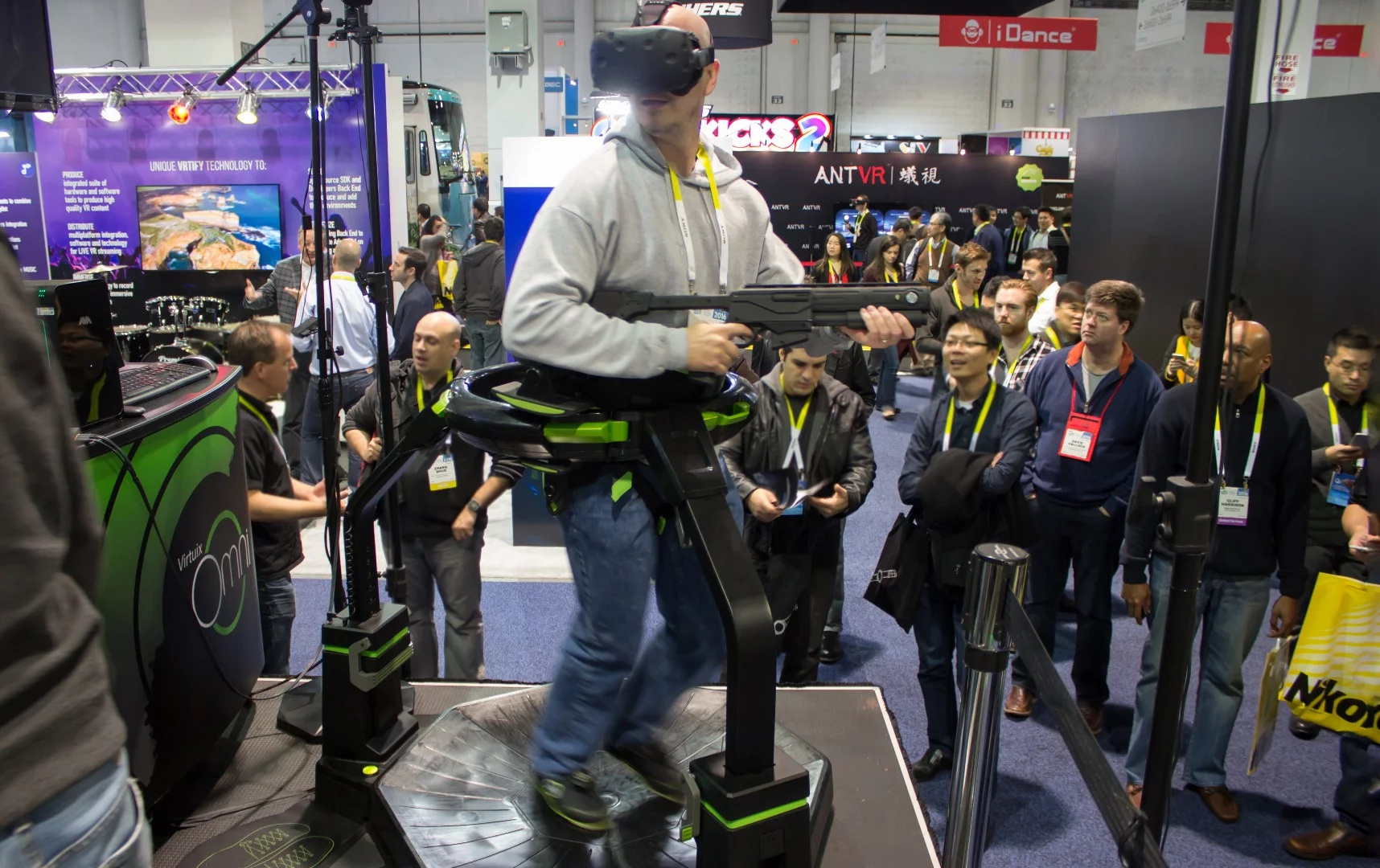 Walking around a virtual battlefield, with the Virtuix Omni treadmill