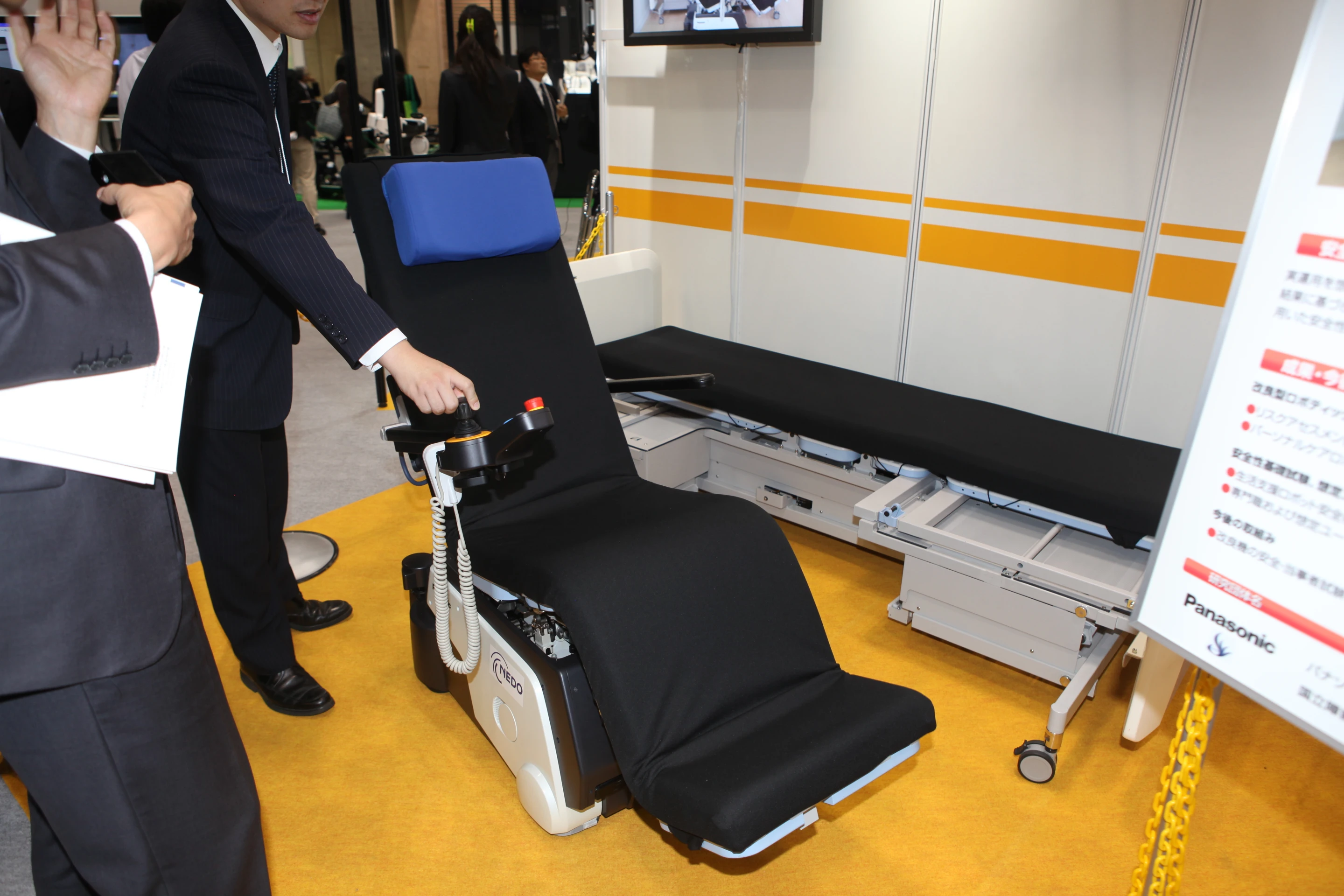 Panasonic's Resyone robotic bed transforms into an electric wheelchair (Photo: Gizmag)