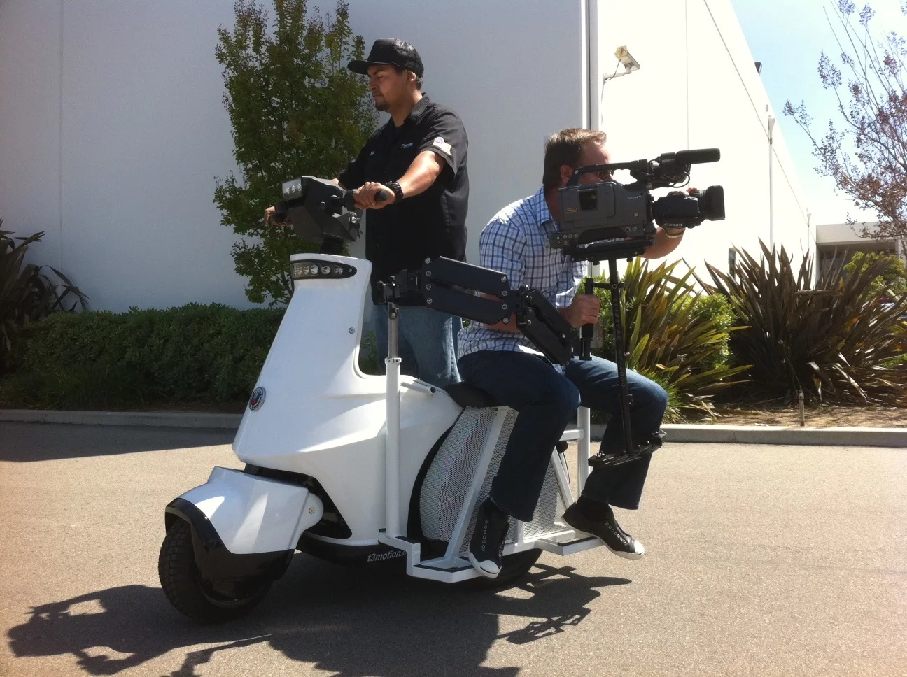 The T3-MT has a top speed of 12 mph (19 km/h), and can travel in reverse if needed