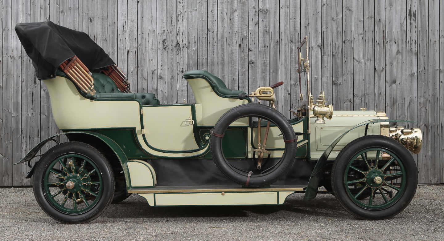 The quality of Mors road cars in the first decade of the 20th Century was one of the selling feayures, along with speed and reliability. The 1904 Mors 24/32-hp Roi des Belges Touring car pictured would have been one of the fastest comfortable touring cars on French roads at that time.