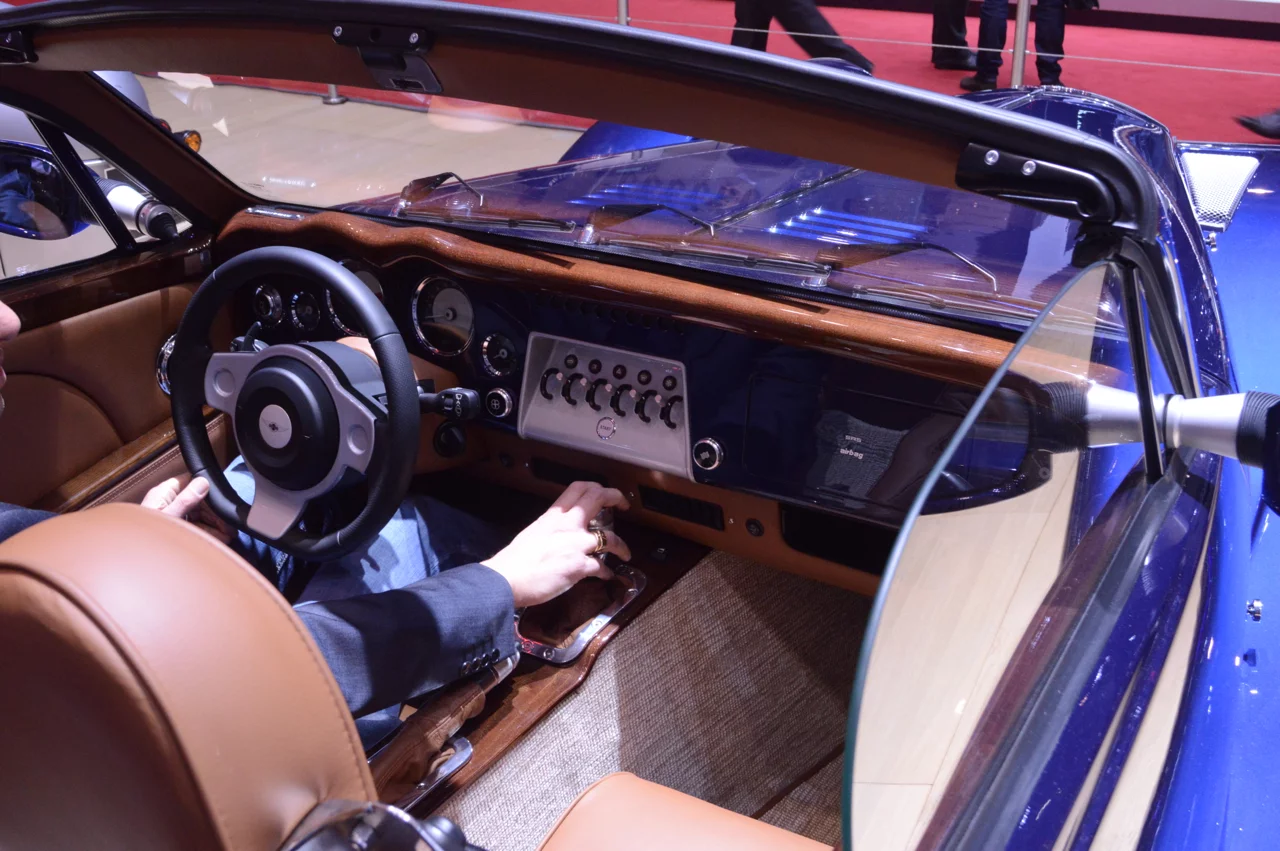 The Morgan Aero 8 interior, very British (Photo: C.C. Weiss/Gizmag.com)