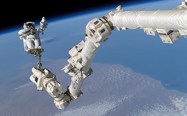 The Canadarm2 is the main external manipulation arm for the ISS (Photo: NASA)