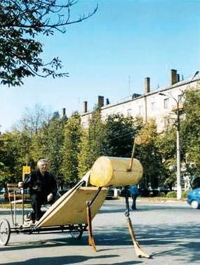 Konstantin Ivanov's robot-driven carriage preceded the ostrich robot