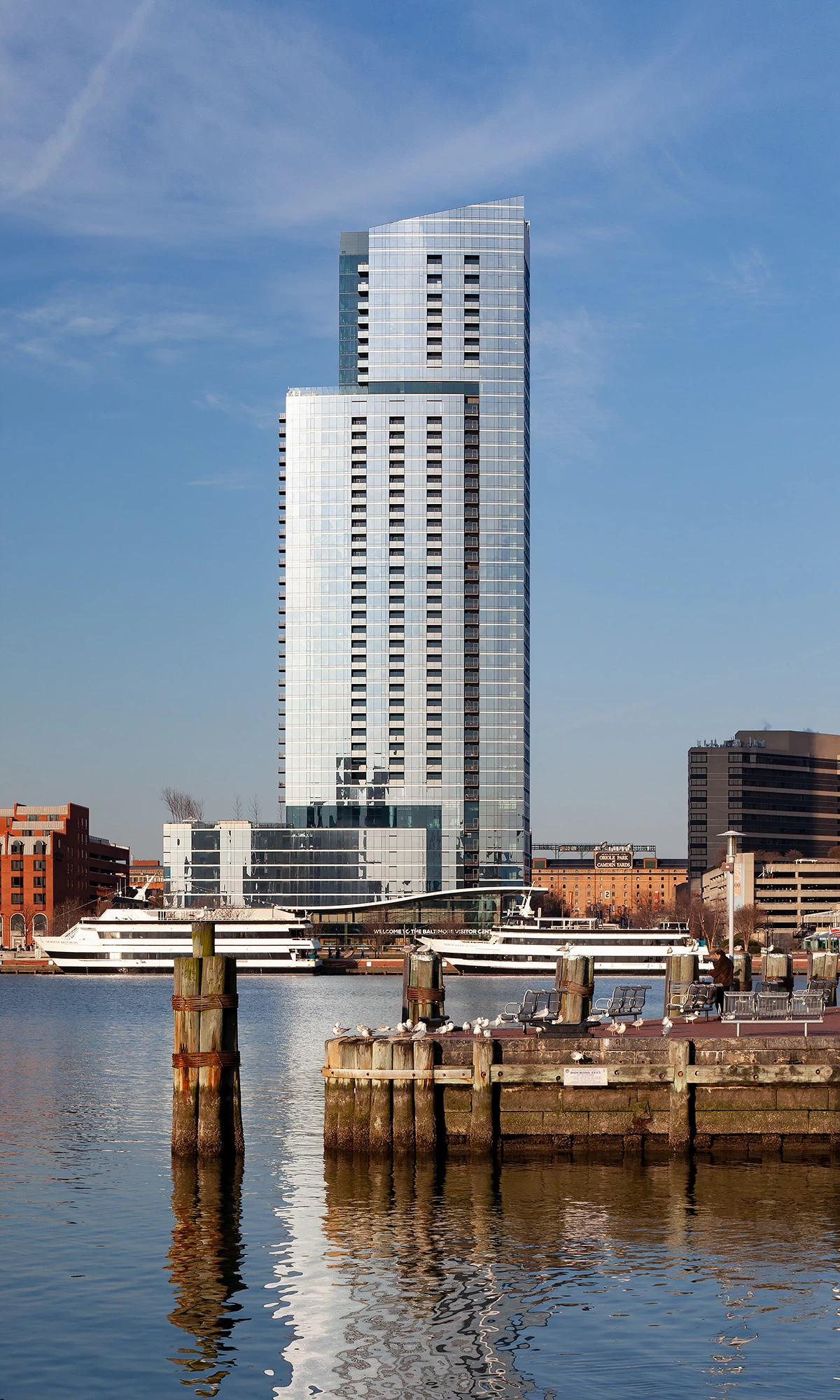 414 Light Street is located in Baltimore and was designed by Solomon Cordwell Buenz. The 500-ft (152-m)-tall building placed at tenth position and includes luxury apartments available for rent