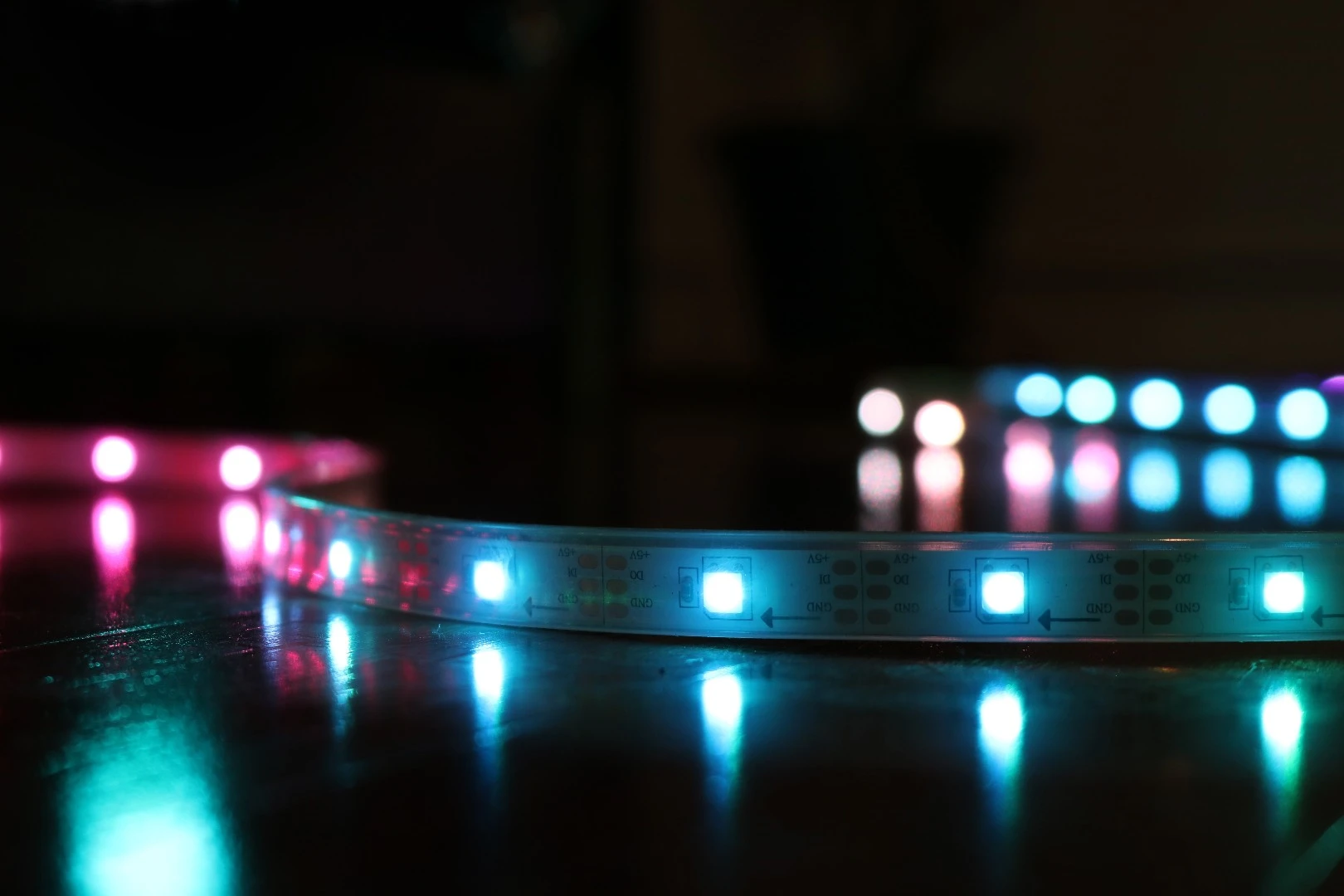 The Ilumi Smartstrip features Bluetooth Mesh technology that allows up to 50 individual bulbs/strips to communicate with and pass commands to other units