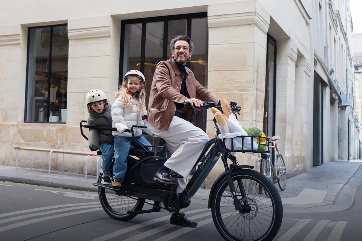 The Longtail Duo is "designed for seamless urban family transportation" and can move up to 220 kg of rider, kids and cargo
