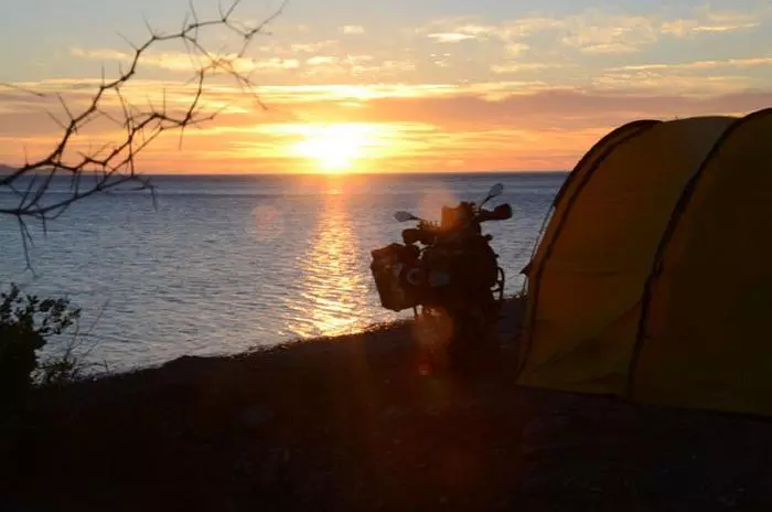 When packed into a carry bag, the Series II Expedition Tent weighs 13 lbs (6 kg)