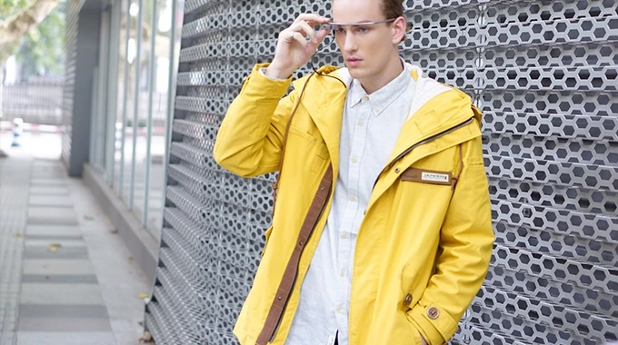 An upper charging port keeps your smart glasses powered