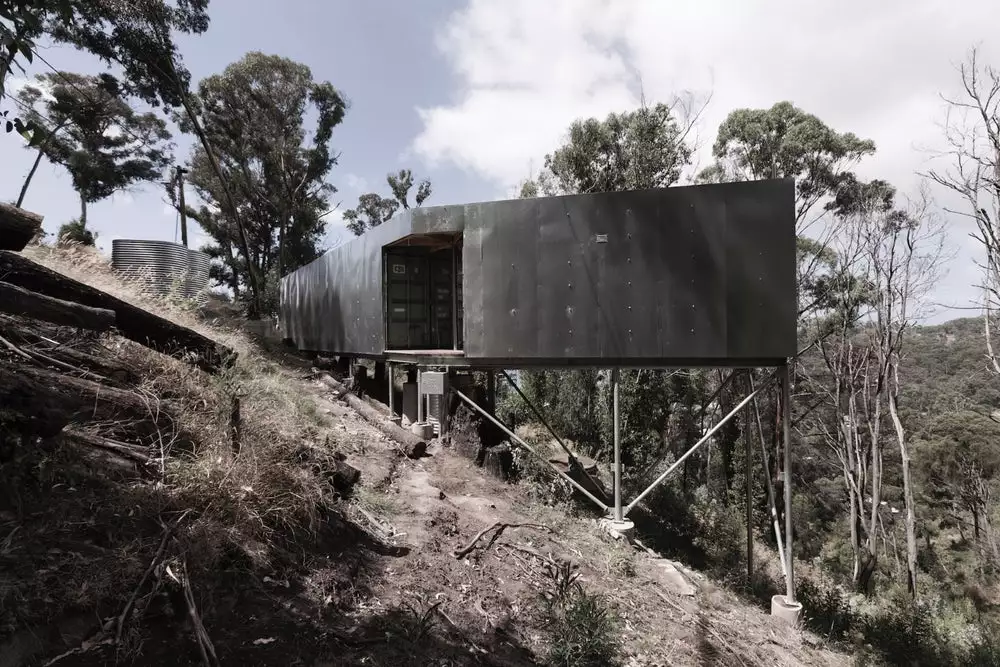 House 28 comprises three 20 ft (6.1 m)-long shipping containers connected together