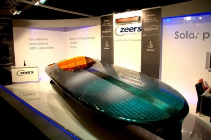The Czeers MK1 solar speedboat