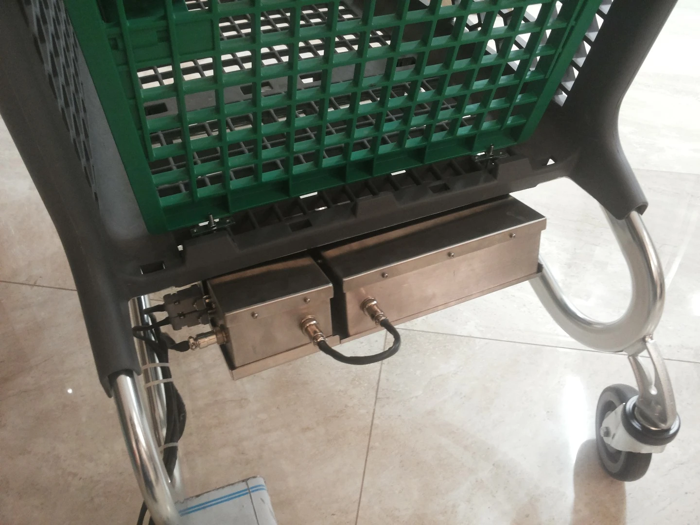 Hagay's first production model improved upon the design on the first prototype