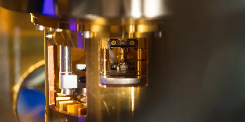 The scanning tunneling microscope that the University of Arkansas team used to observe motion in sheets of graphene