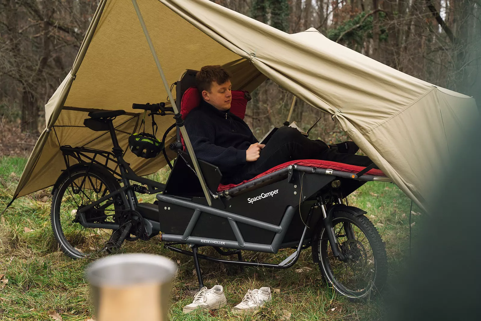 Campers can enjoy reading, stargazing and relaxing on the Spacecamper Bike before dropping the lounger into bed mode and getting to sleep