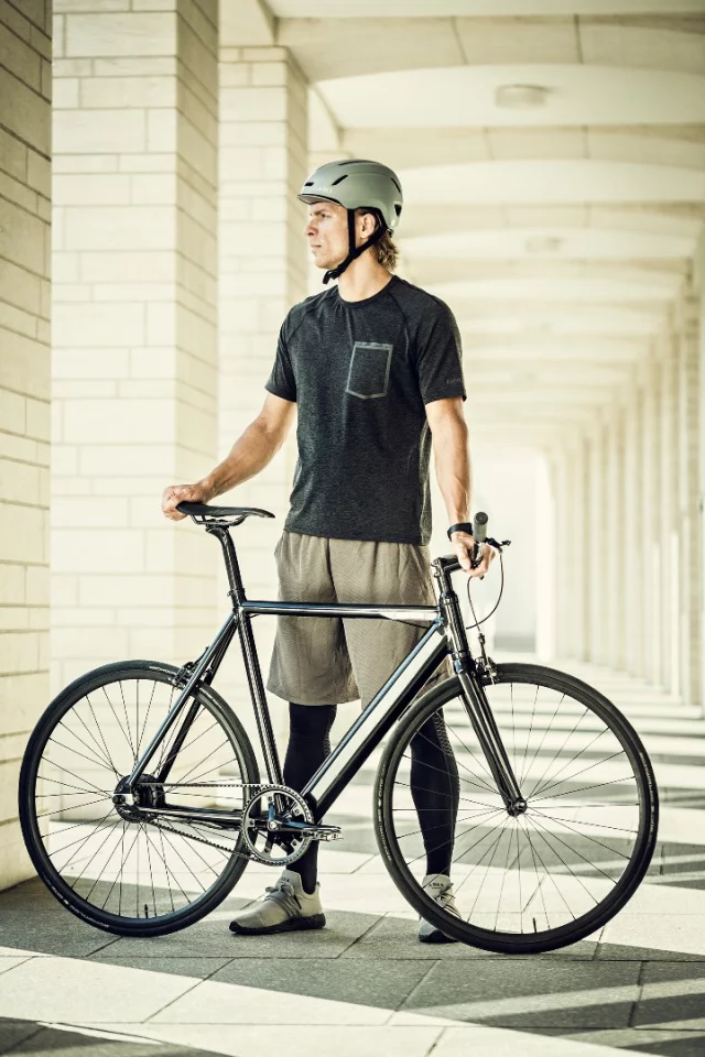 A single speed fixie, the eCycle has a belt drive, a 250-watt hub motor and a 50-mile battery hidden in the frame tubes