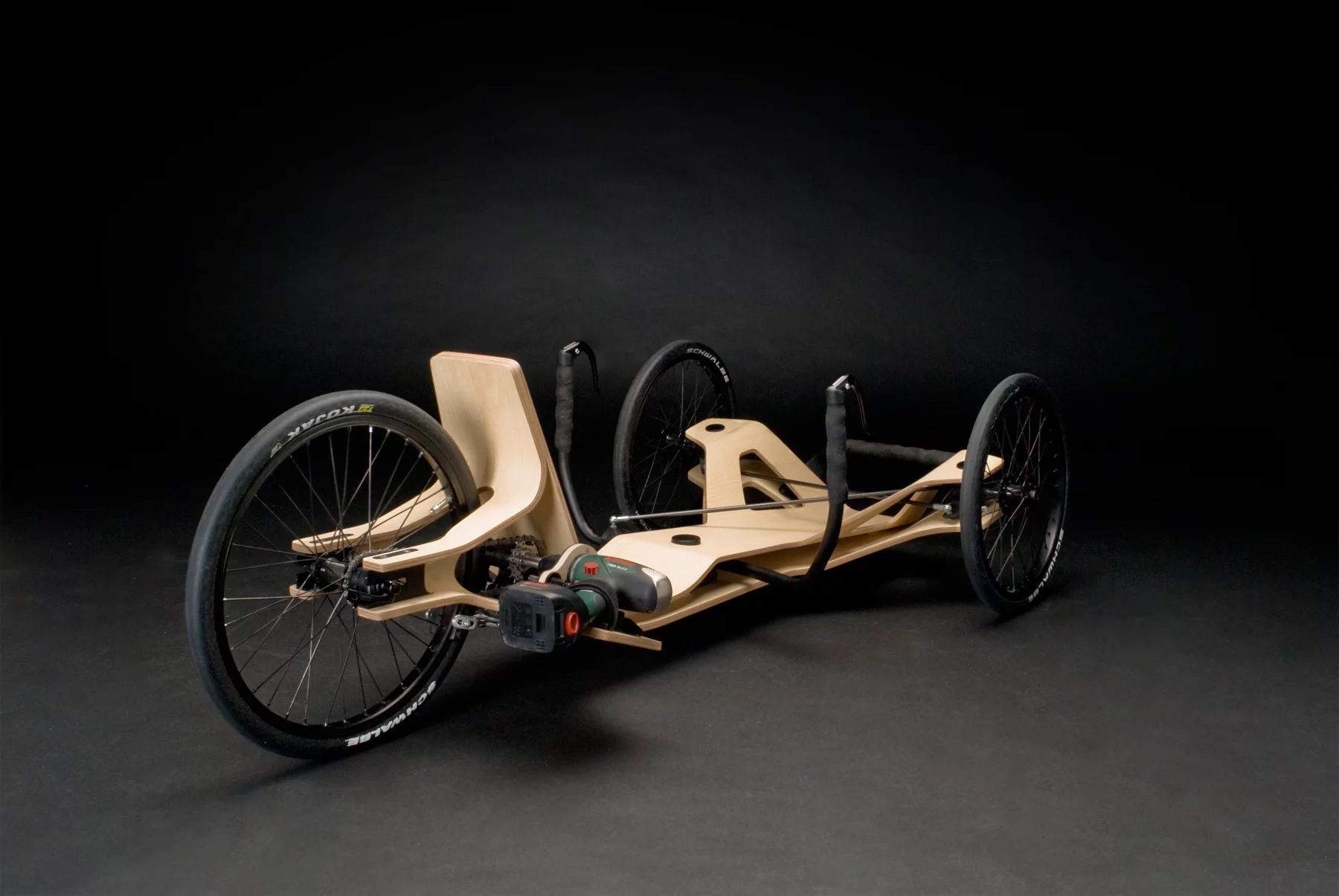 The gorgeous curves of the shaped and bent ply of the Rennholz trike