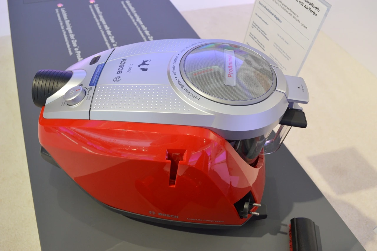 The bagless version of the ProAnimal features a microorganism-containing Bionic Filter