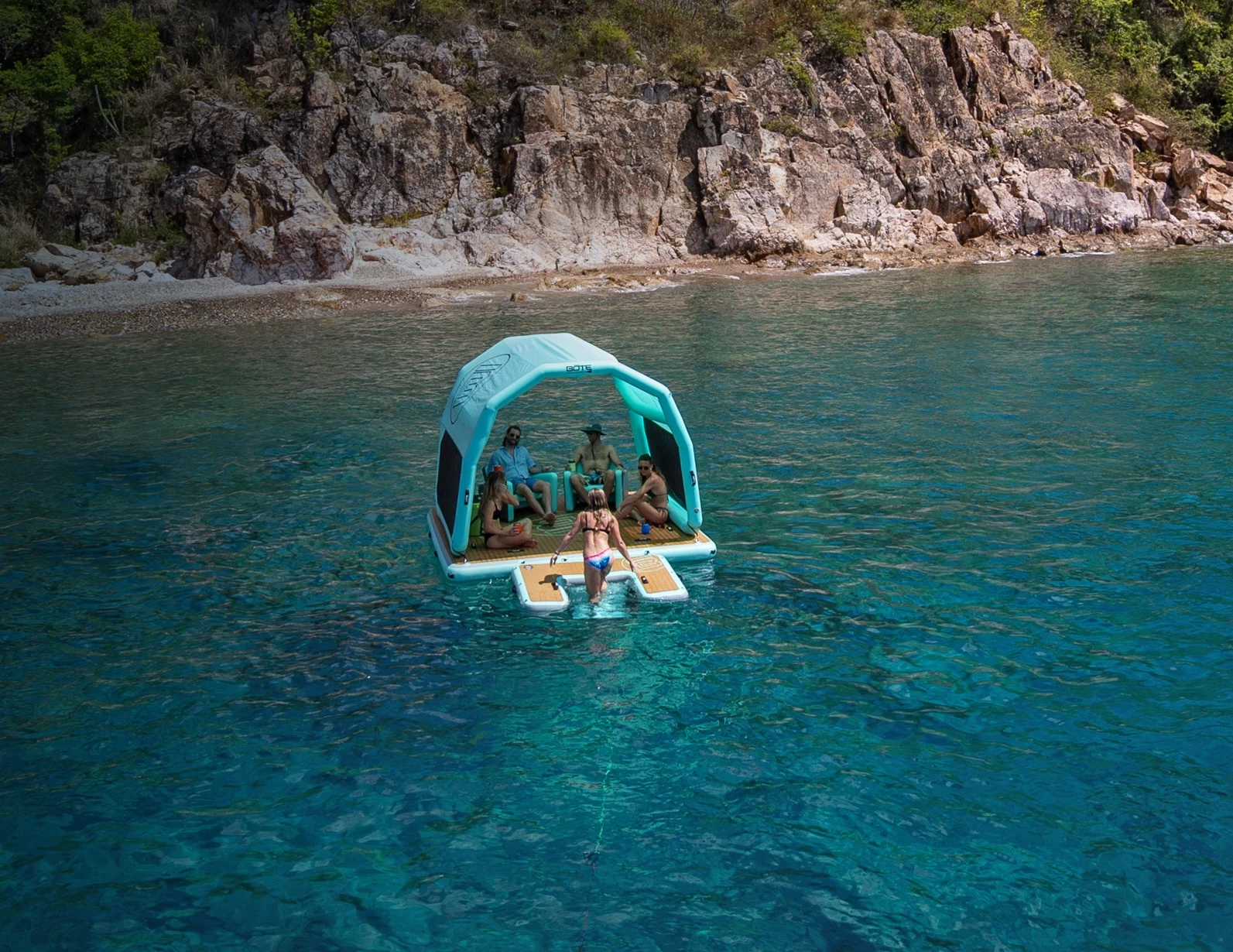 The Hangout Shade 10 works with the Hangout Dock 10 to make an even bigger on-water day lounge