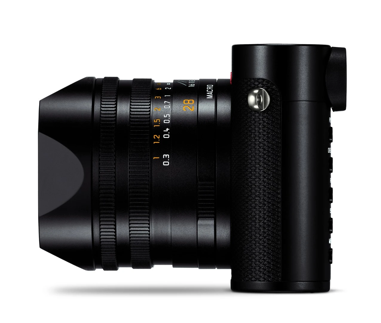 Leica Q: clever lens hood design lets you use the lens cap whether or not the hood is on