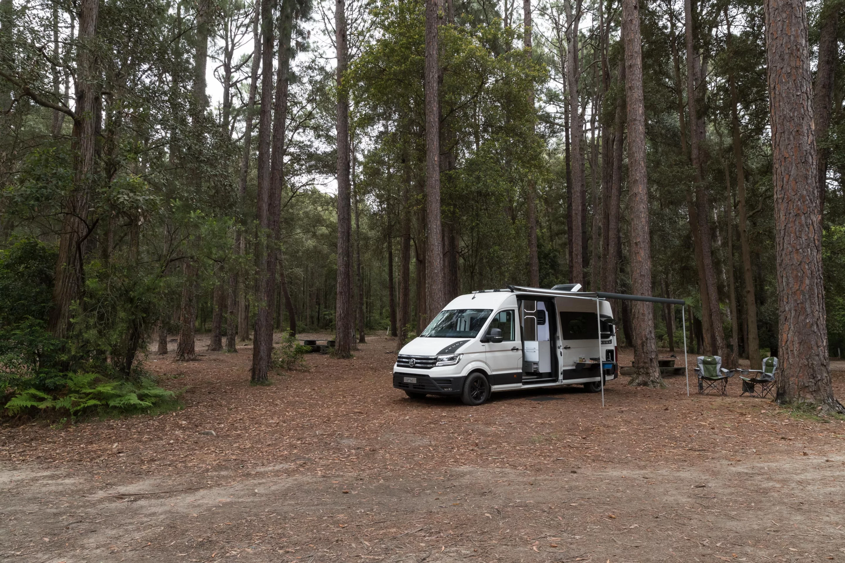 Making a temporary home out of the forest floor with the Trakka Akuna A4
