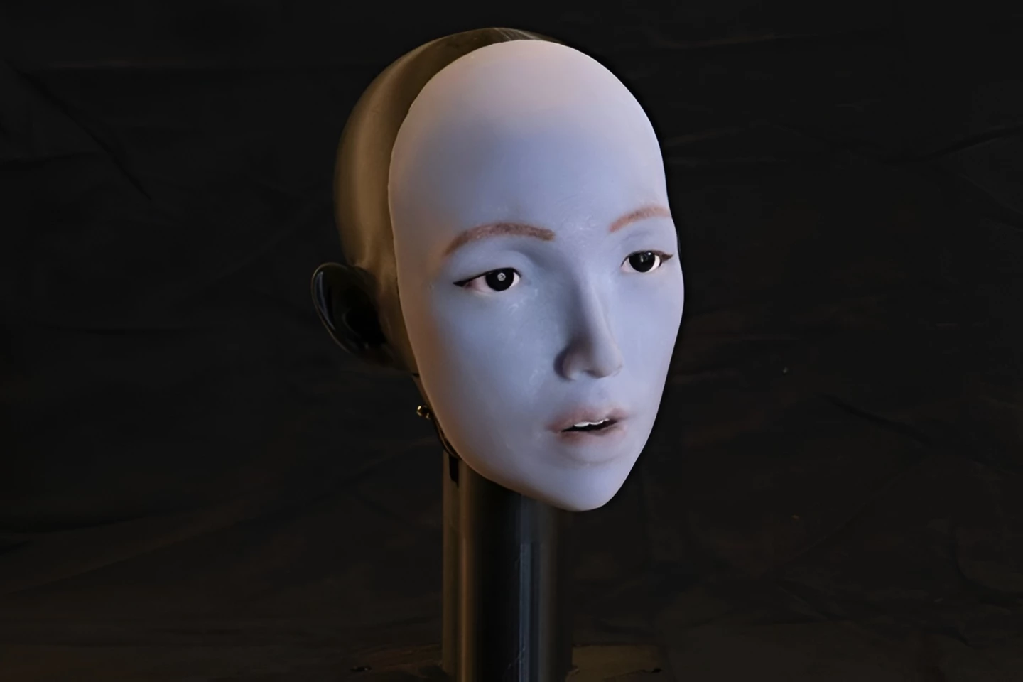 Columbia University's flexible-faced, lip-syncing EMO robot