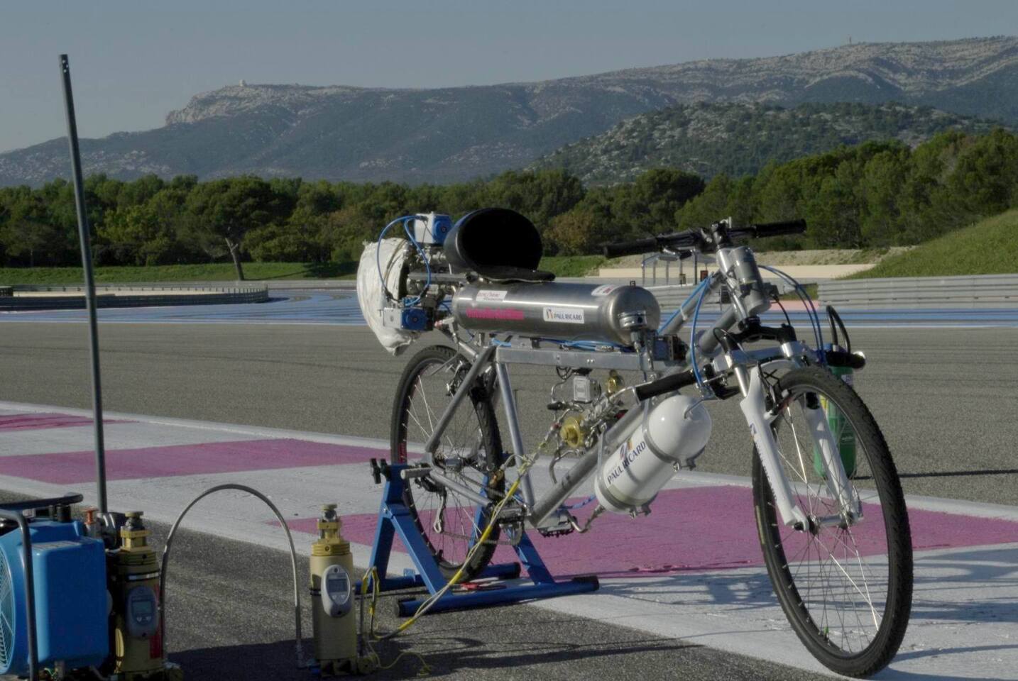 Francois Gissy's rocket bicycle (Photo: Gerard Toutin / Exotic Thermo Engineering)