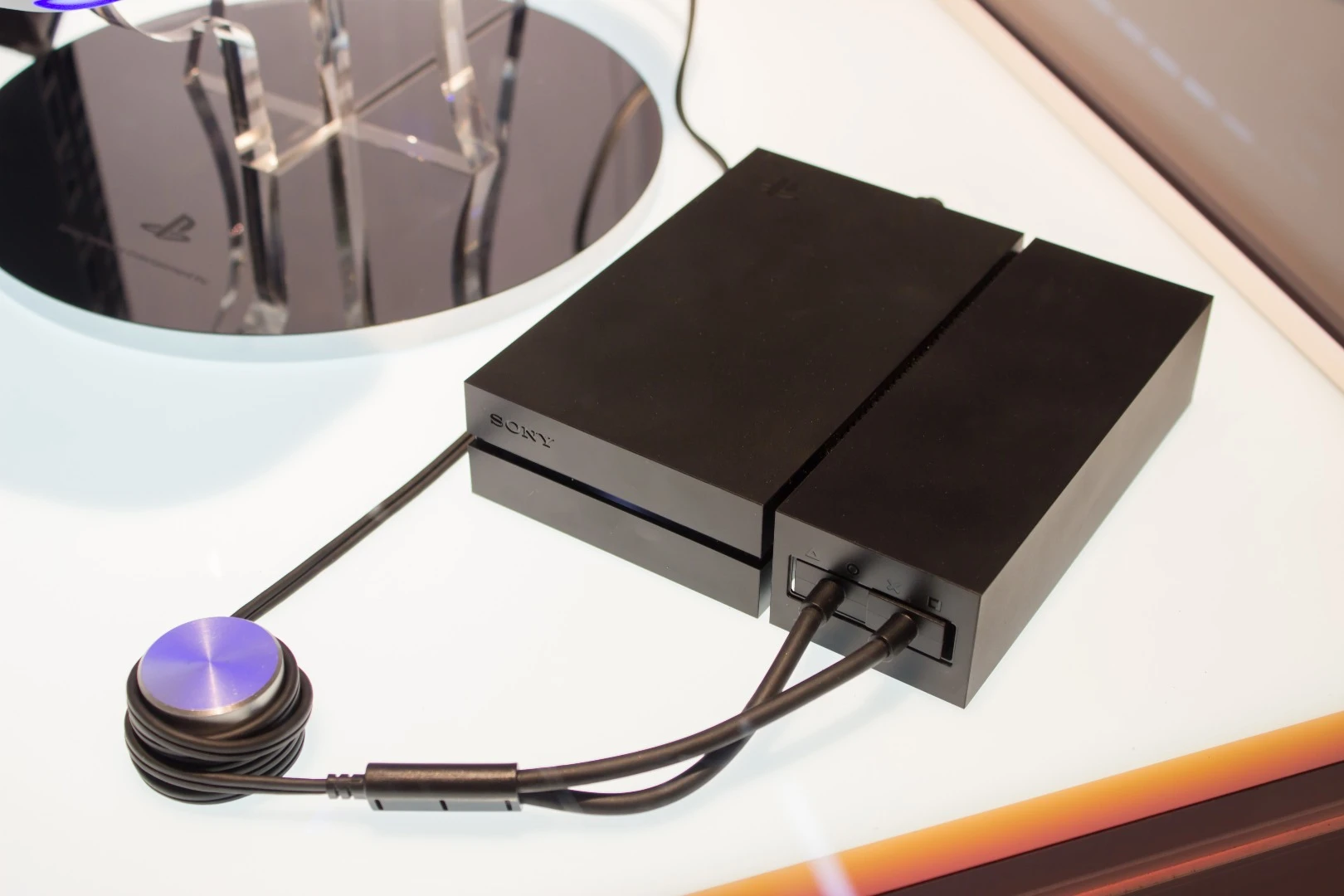 The connector box that serves as a halfway point between PS4 and PlayStation VR headset