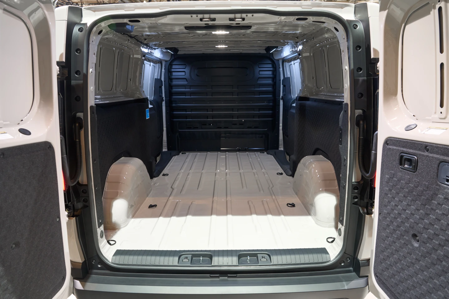 The Cargo Long with standard roof offers 6.1 cubic meters of storage volume, while the Cargo High Roof will offer 8 cubic meters