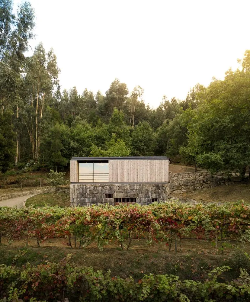 Capitalizing on the surrounds, the architects chose to build a home that was private, practical and enjoyed views of the natural landscape