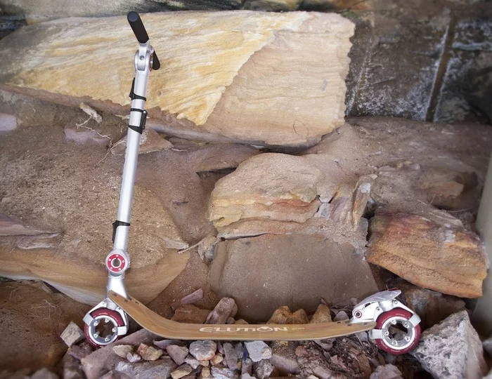 The 6-kg (13.2-lb) base model features a bent plywood deck