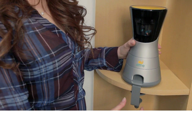 The Kittyo has a clamp system to prevent the cat from knocking it over