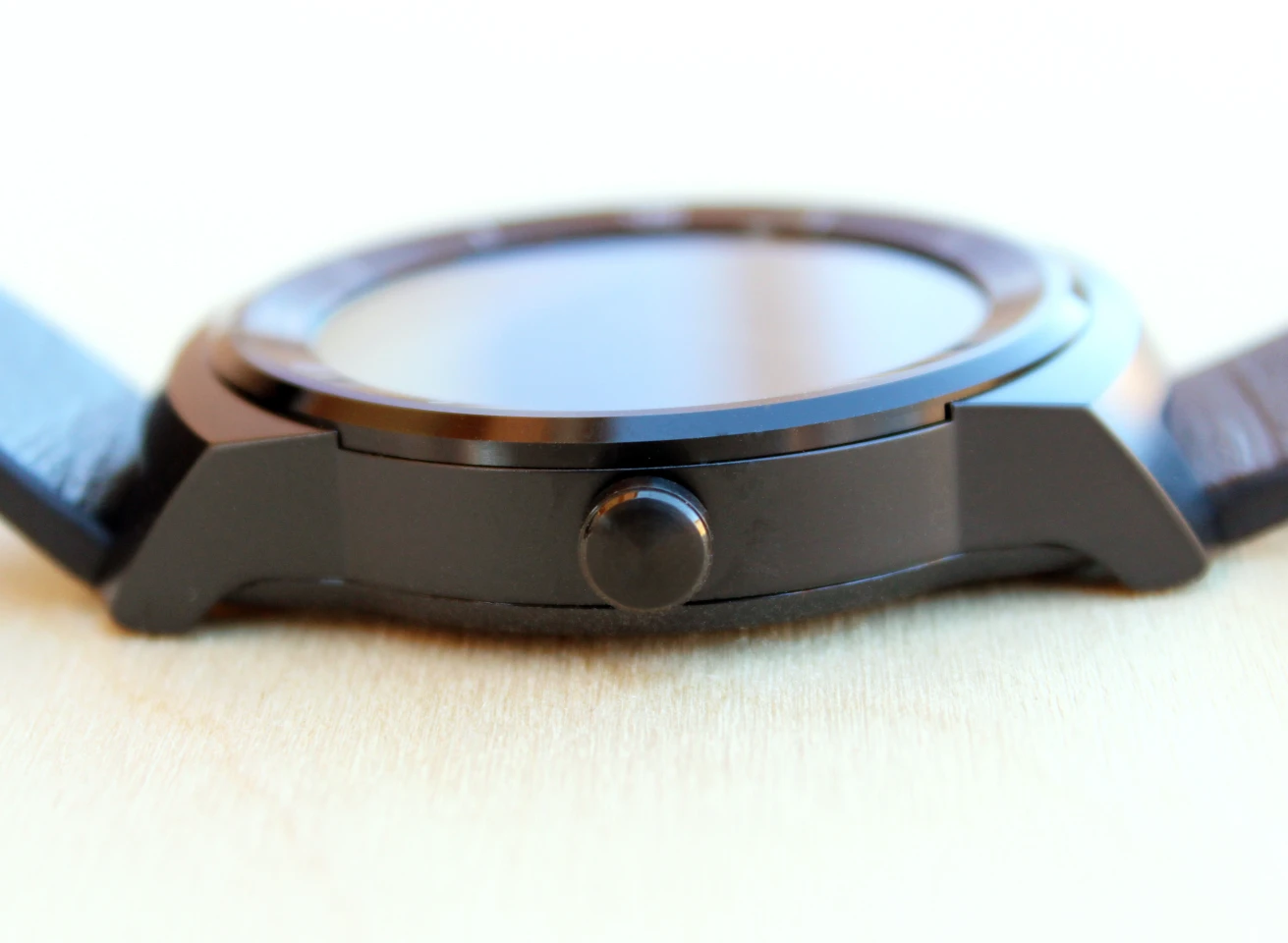 The G Watch R is one of the thinner smartwatches around, at 9.7 mm (0.38-in) thick (Photo: Will Shanklin/Gizmag.com)