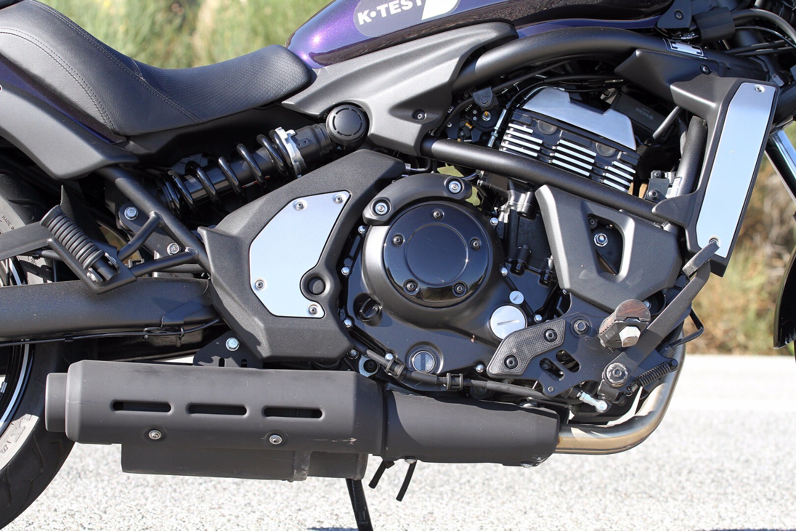 Review Kawasaki Vulcan S cruises affordably in style