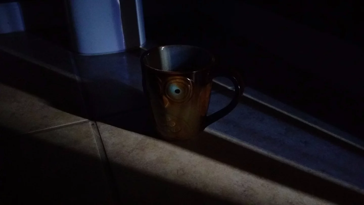 Poorly lit indoor shot taken with HTC One A9