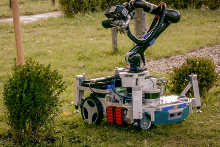 Trimbot pottering about the garden